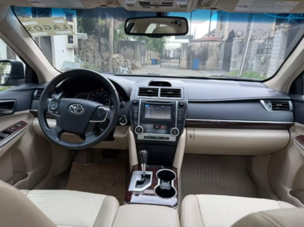interiorFront