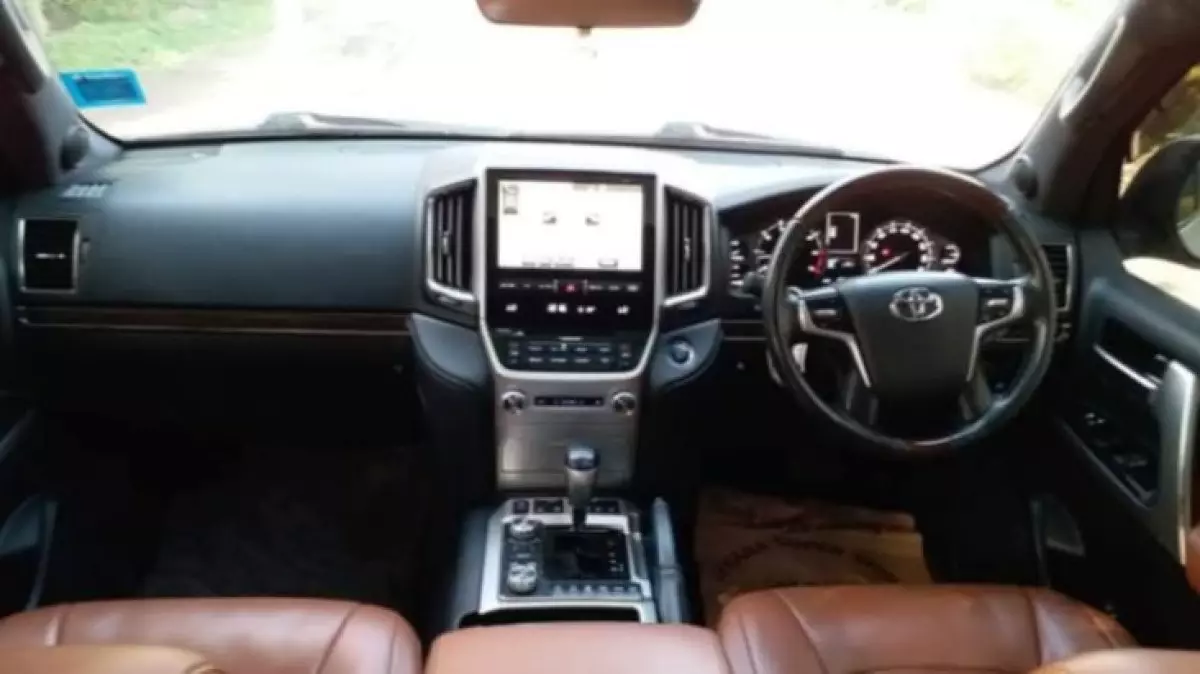 interiorFront