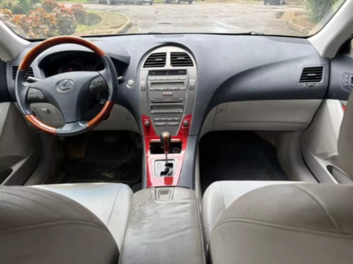 interiorFront
