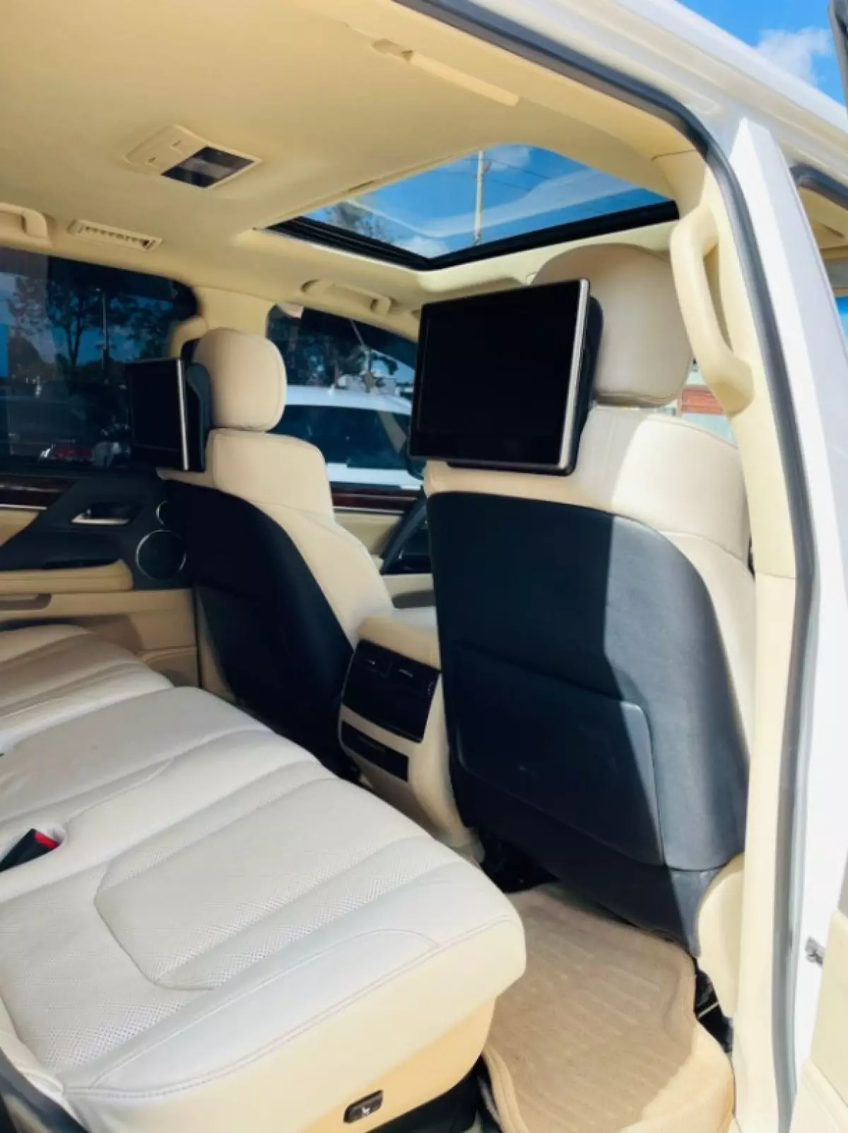interiorFront