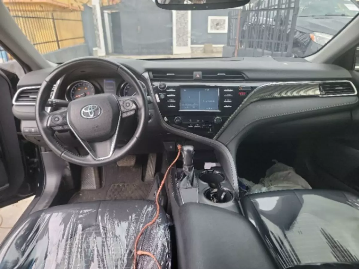interiorFront