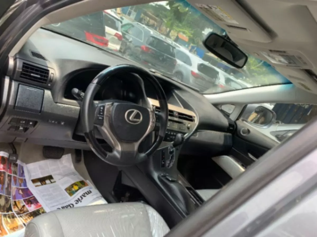 interiorFront