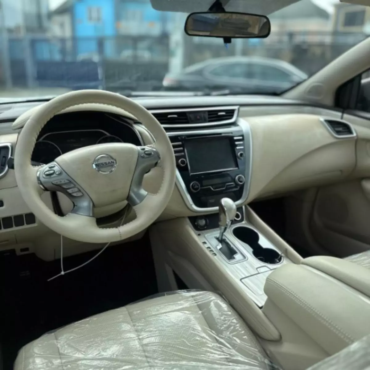 interiorFront