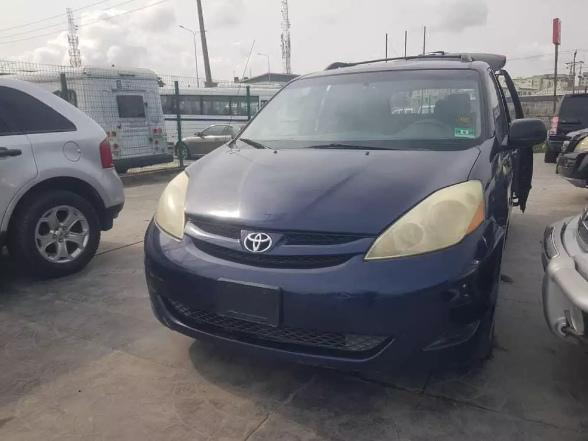 Toyota Sienna - 2006