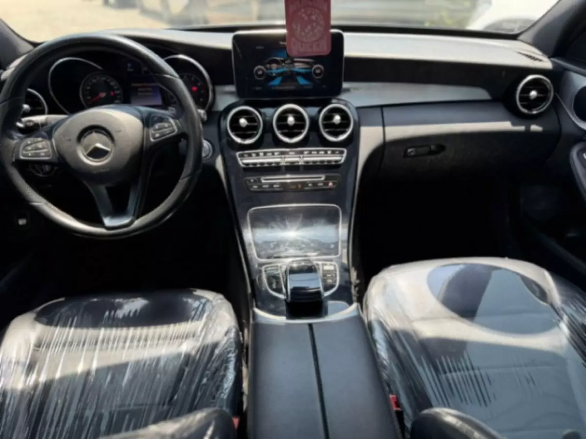 interiorFront