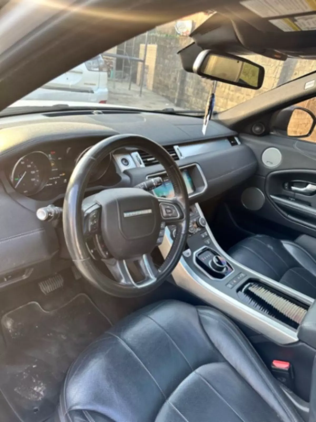 interiorFront