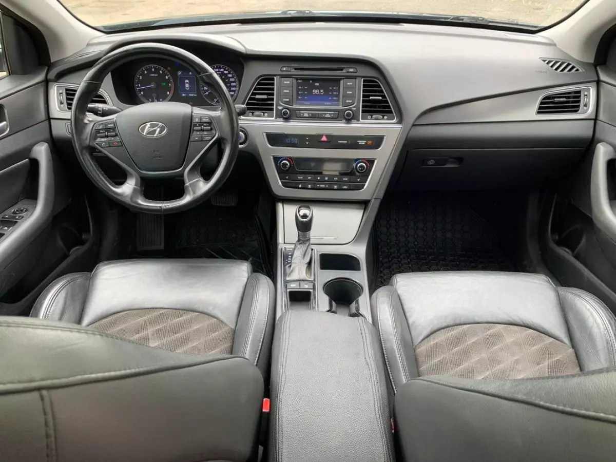 interiorFront