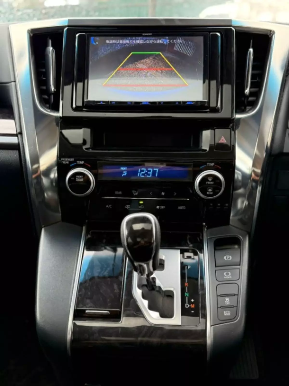 interiorFront