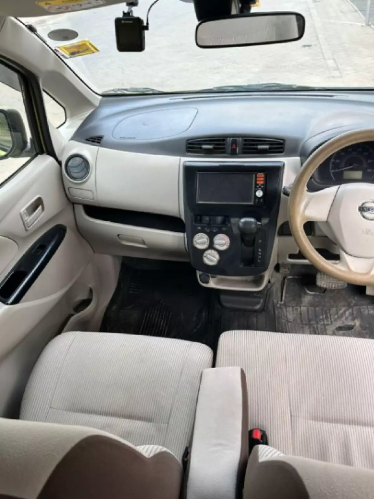 interiorFront