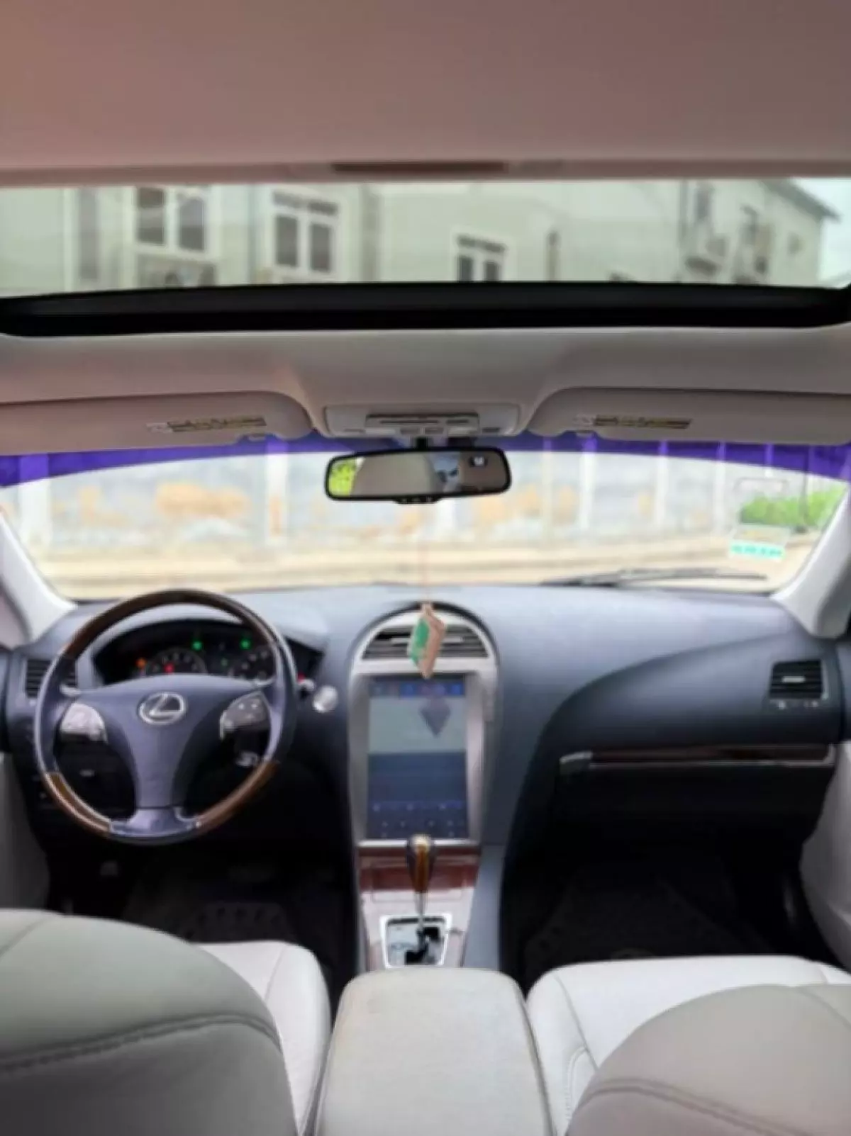 interiorFront