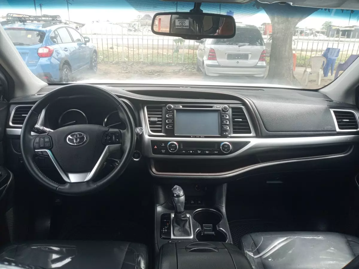interiorFront
