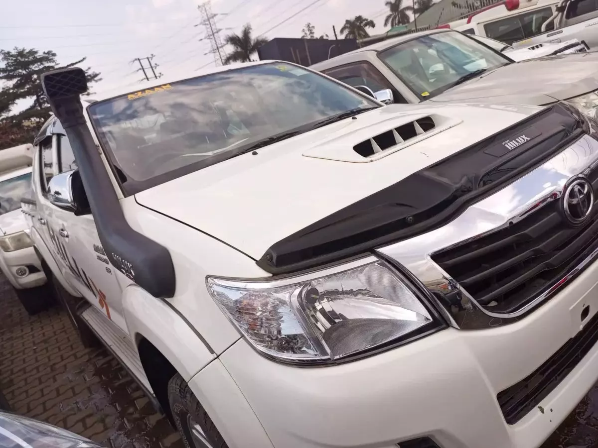 Toyota Hilux Revo  - 2011