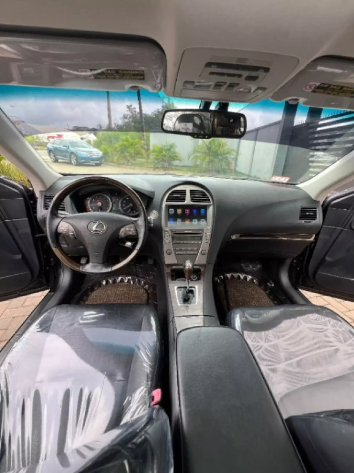 interiorFront