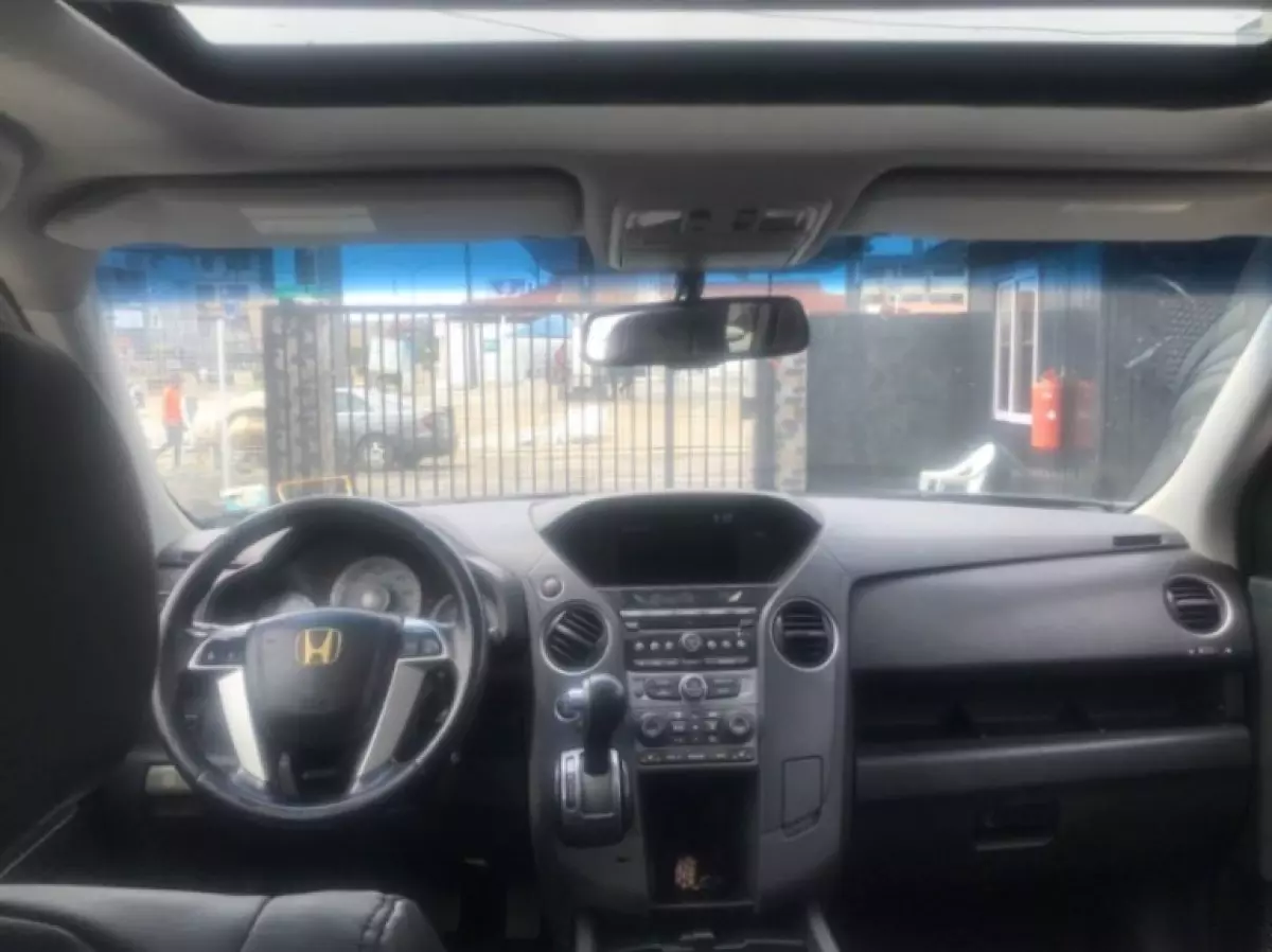 interiorFront