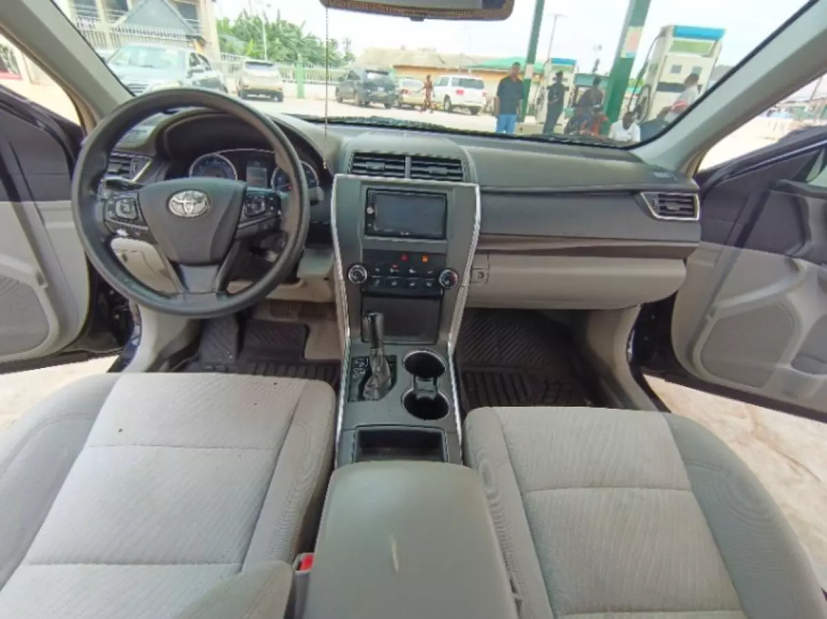 interiorFront