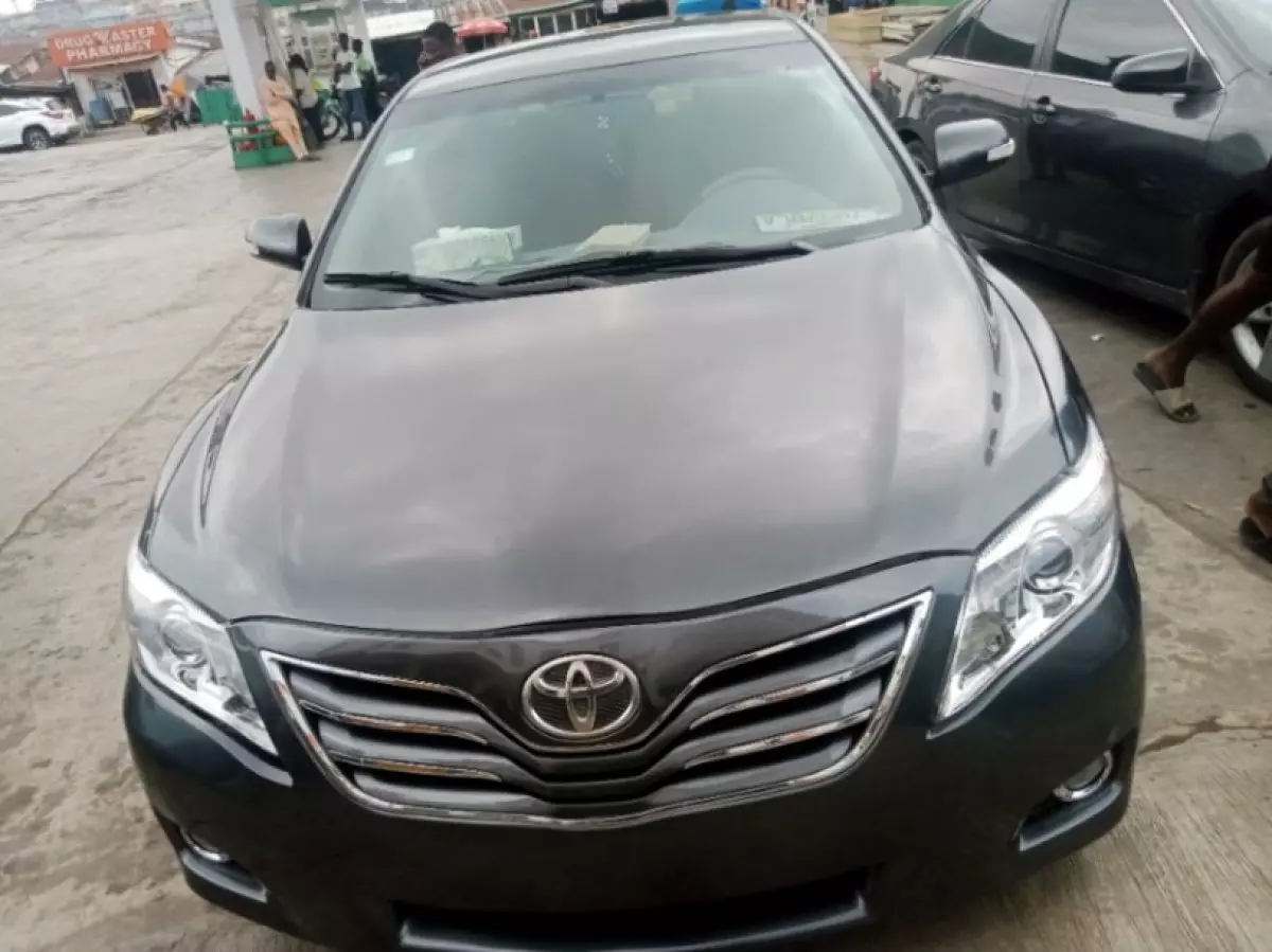 Toyota Camry - 2010