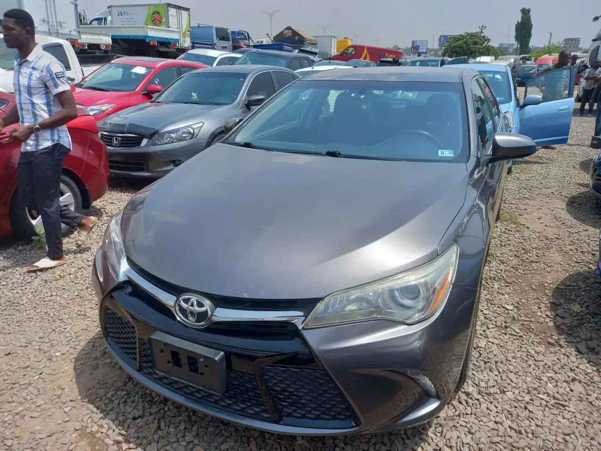 Toyota Camry - 2016