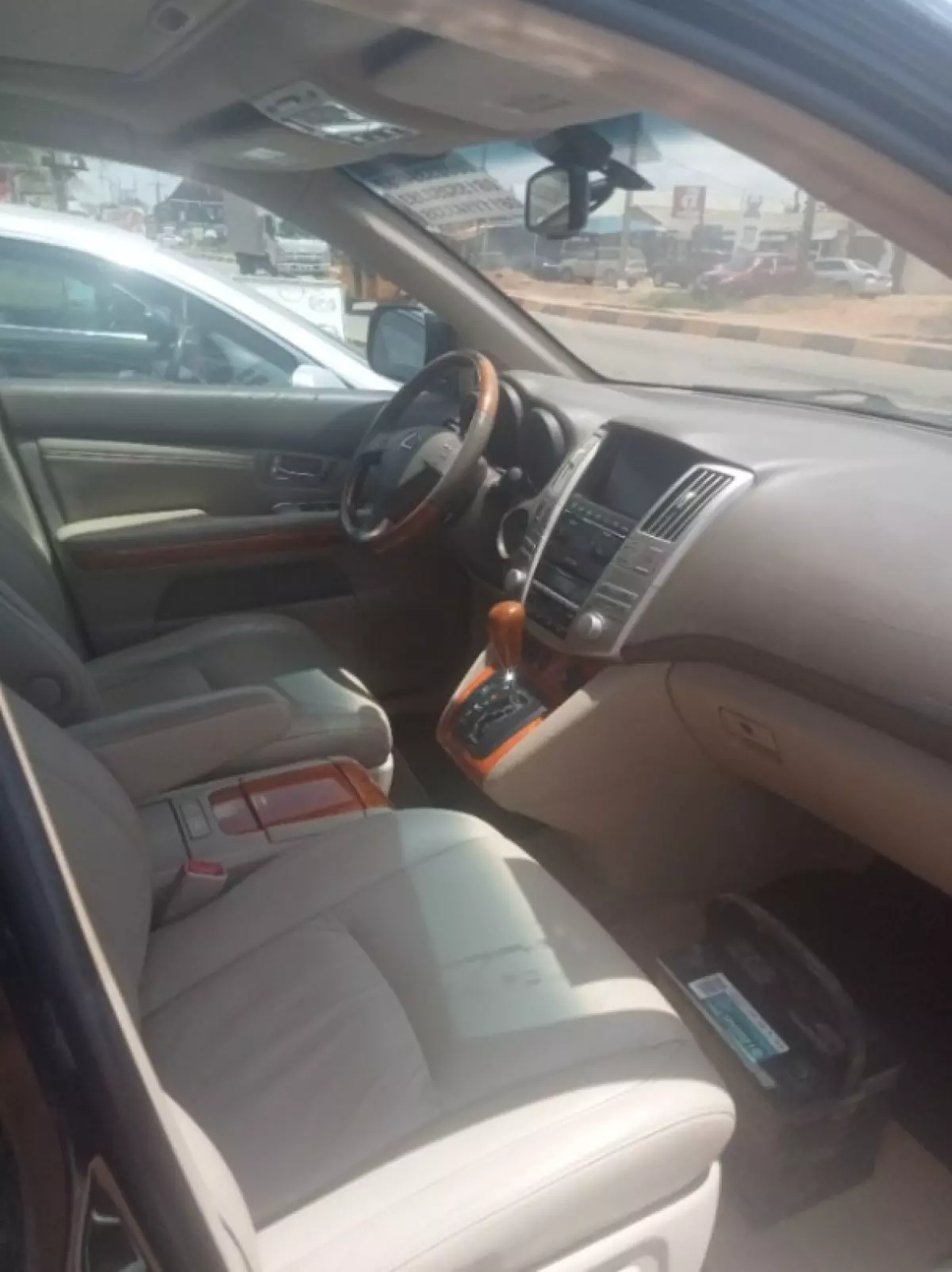 interiorFront