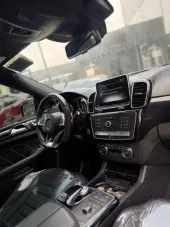 interiorFront
