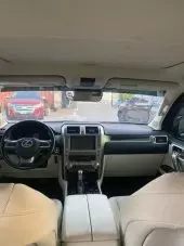interiorFront