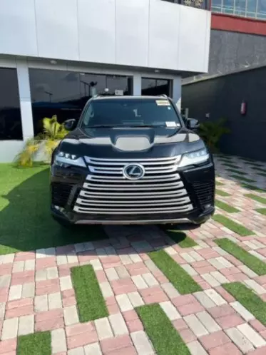 Lexus LX 600