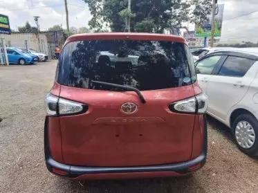 Toyota Sienta