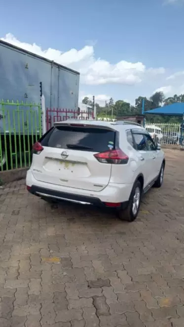 Nissan X-TRAIL