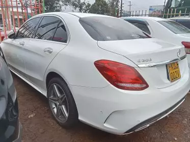 Mercedes-Benz C200