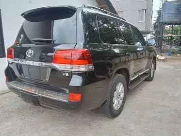 Toyota Land Cruiser V8