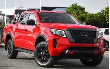 Nissan NAVARA LE