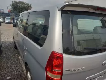 Hyundai H-1 Starex