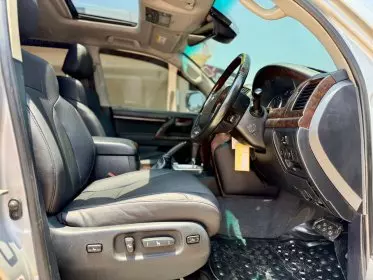 Toyota Land Cruiser V8