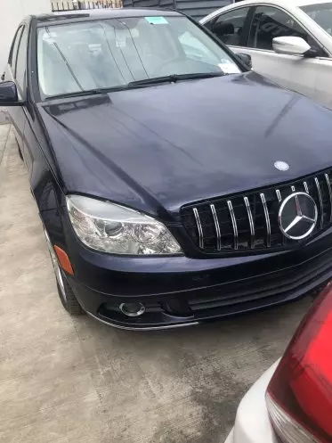 Mercedes-Benz 300