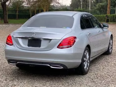 Mercedes-Benz C200