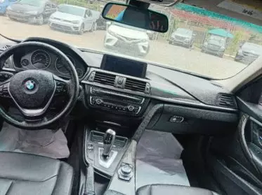 BMW 320i