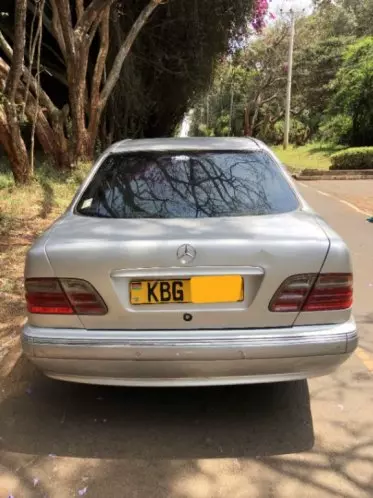 Mercedes-Benz E 240