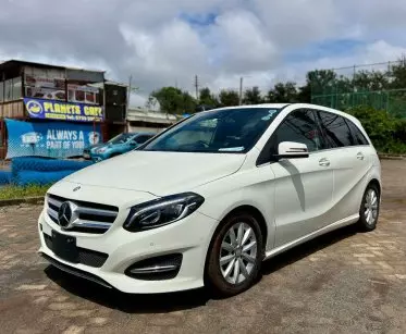 Mercedes-Benz B 180