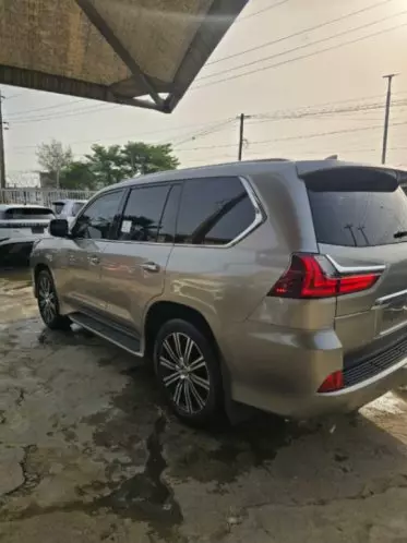 Lexus LX 570