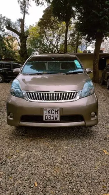 Toyota Isis 