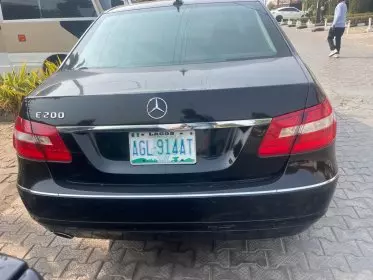 Mercedes-Benz E200