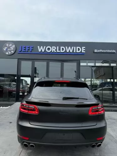 PORSCHE Macan