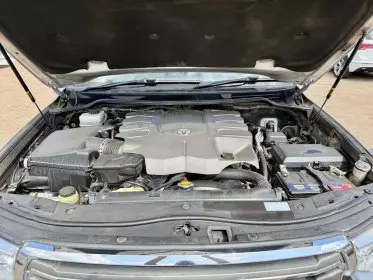 Toyota Land Cruiser V8