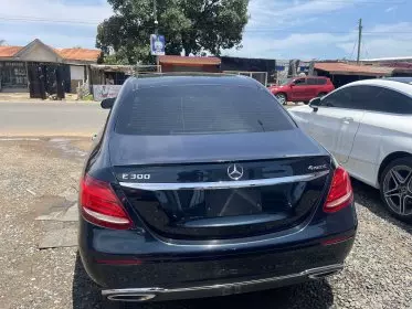 Mercedes-Benz E 300