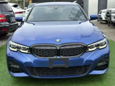 BMW 330i