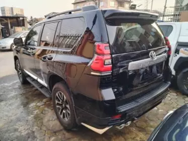 Toyota  Land Cruiser VXR V8