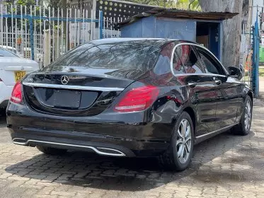 Mercedes-Benz C200