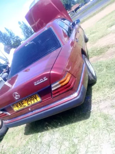 Mercedes-Benz 124
