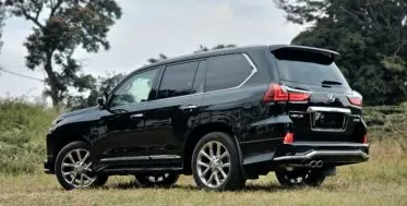 Lexus 570