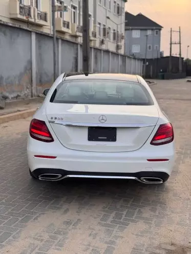 Mercedes-Benz E 300