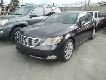 Lexus LS 460